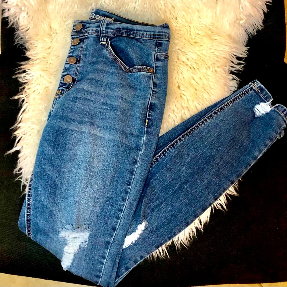 Wallflower Denim Destroyed Skinny Jeans 🌼